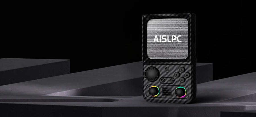 Чёрная R36T MAX с двумя RGB-джойстиками и логотипом AISLPC на экране в тёмном продуктовом баннере.
