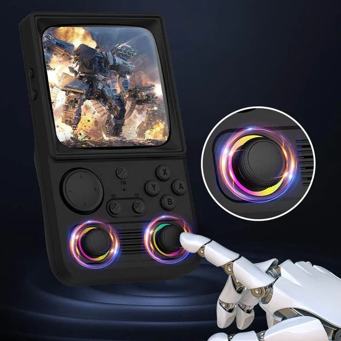 Чёрная R36T MAX с двумя RGB-джойстиками и экшен-игрой на экране; роботизированная рука подчёркивает подсвеченный джойстик.