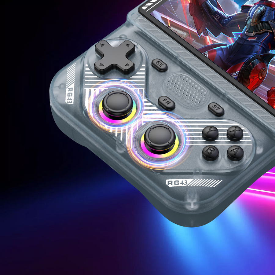 Серебристая RG43V PRO крупным планом: два RGB-джойстика, полупрозрачный корпус и кнопки управления на неоновом игровом фоне.